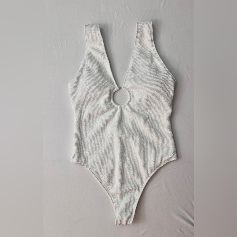 Lulus White Textured One-Piece Swimsuit Ring Cutout, Size M, NWT